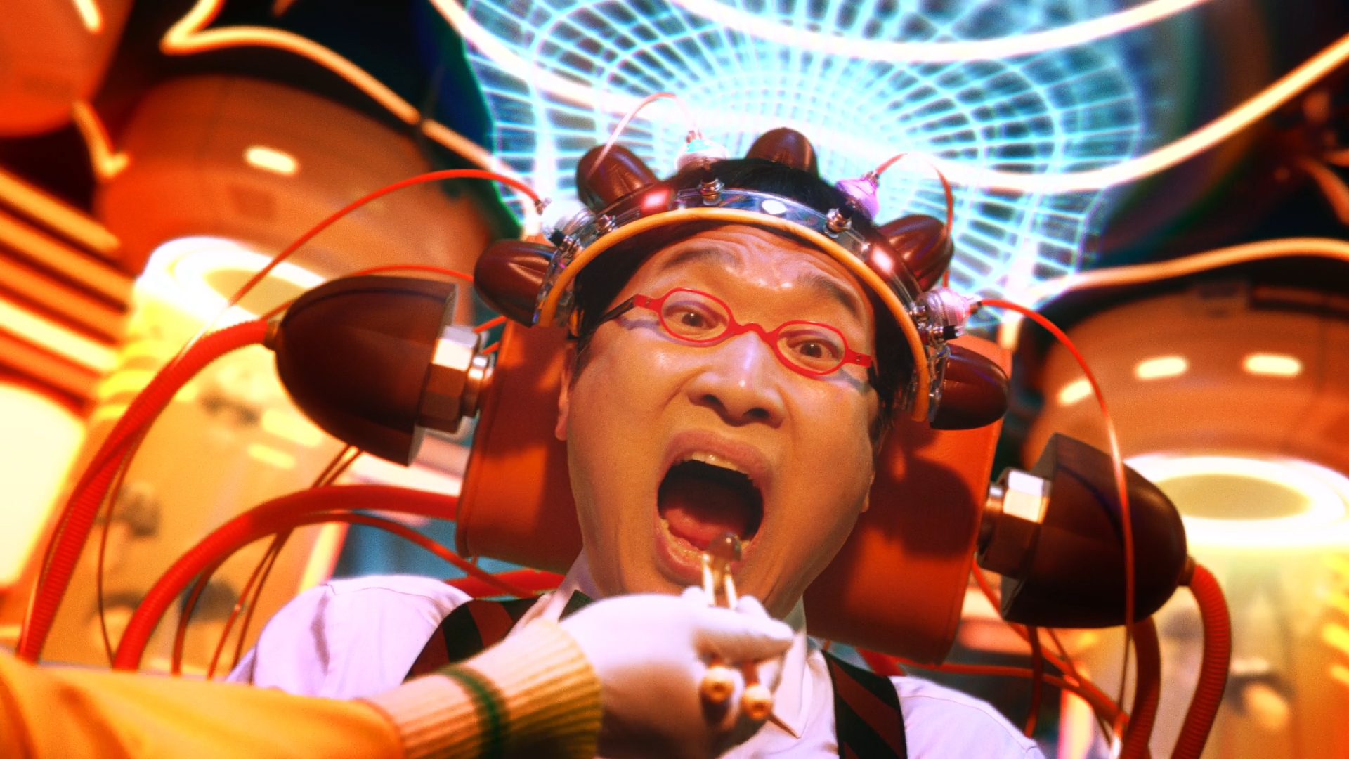 謎の研究員に「きのこの山」を食べさせられる