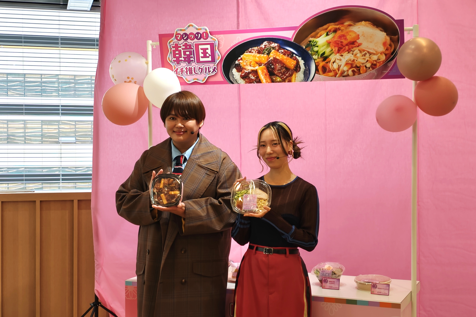 YouTuber「パパラピーズ」のじんじんさん（左）とタナカガさん（右）