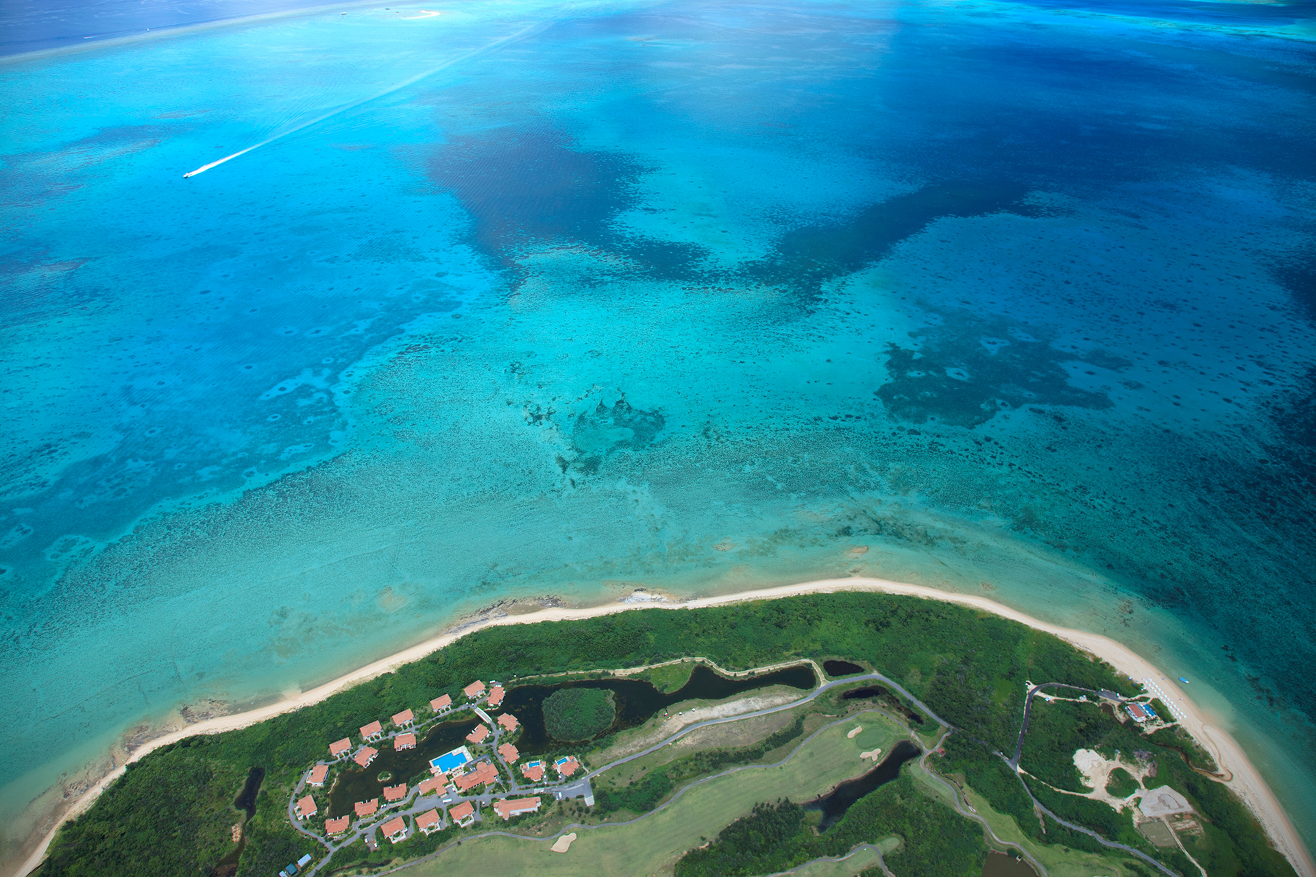 上空から見たリゾナーレ小浜島