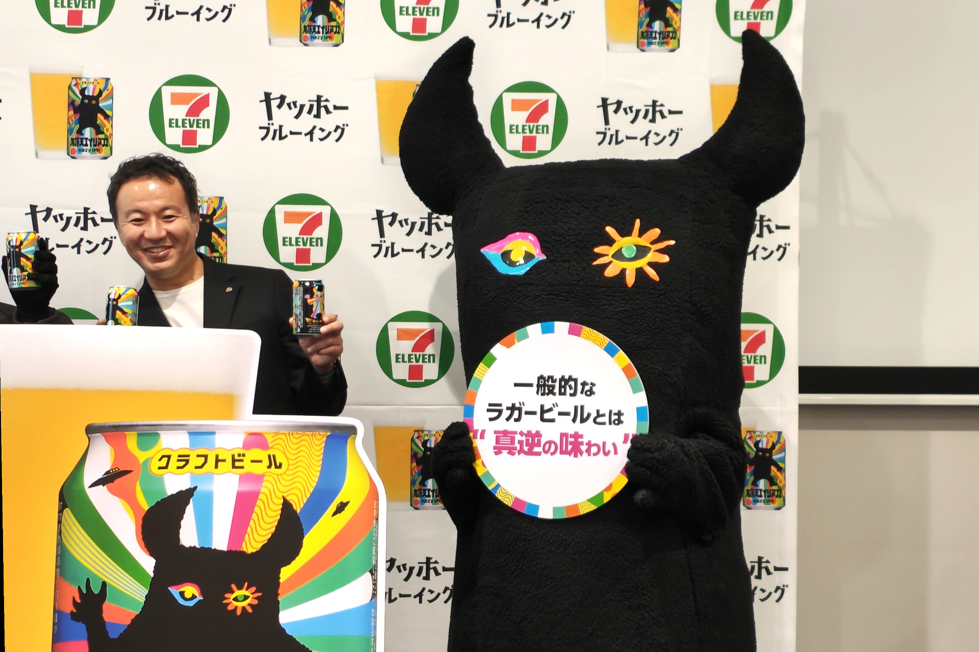 記者発表会には、缶に描かれたエイリアンくんも登場。「皆さんの前に現われる機会もあるかも？」とのこと