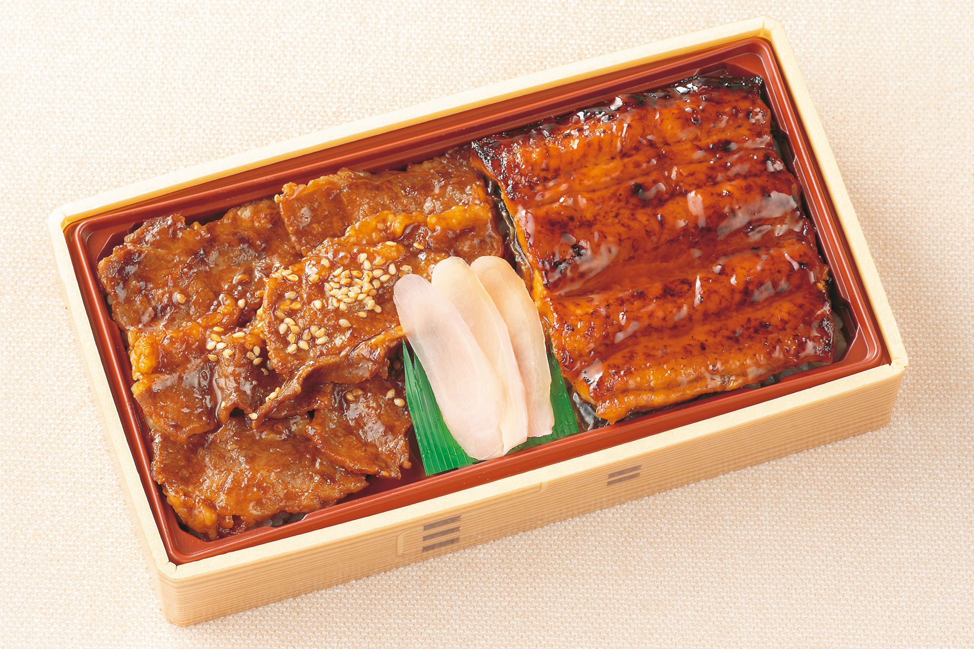 「うなぎ＆牛カルビ重」（1058円）