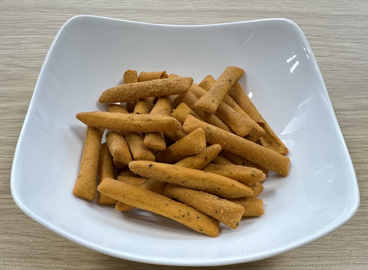 「NL プラントベース グリッシーニ トマトバジル味」（168円）