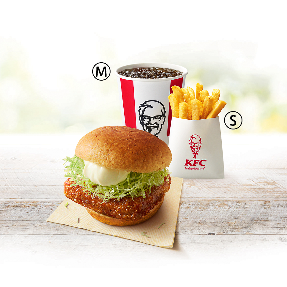 定番商品「和風チキンカツバーガー」も販売中