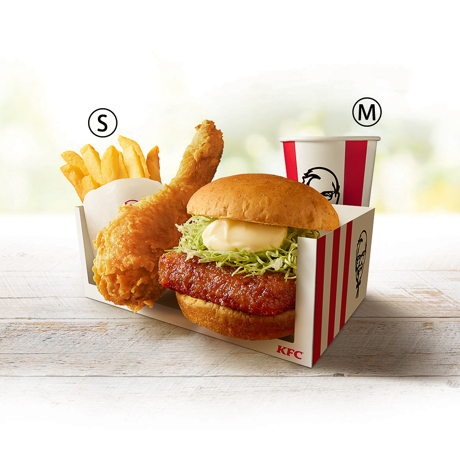 定番商品「和風チキンカツバーガー」も販売中