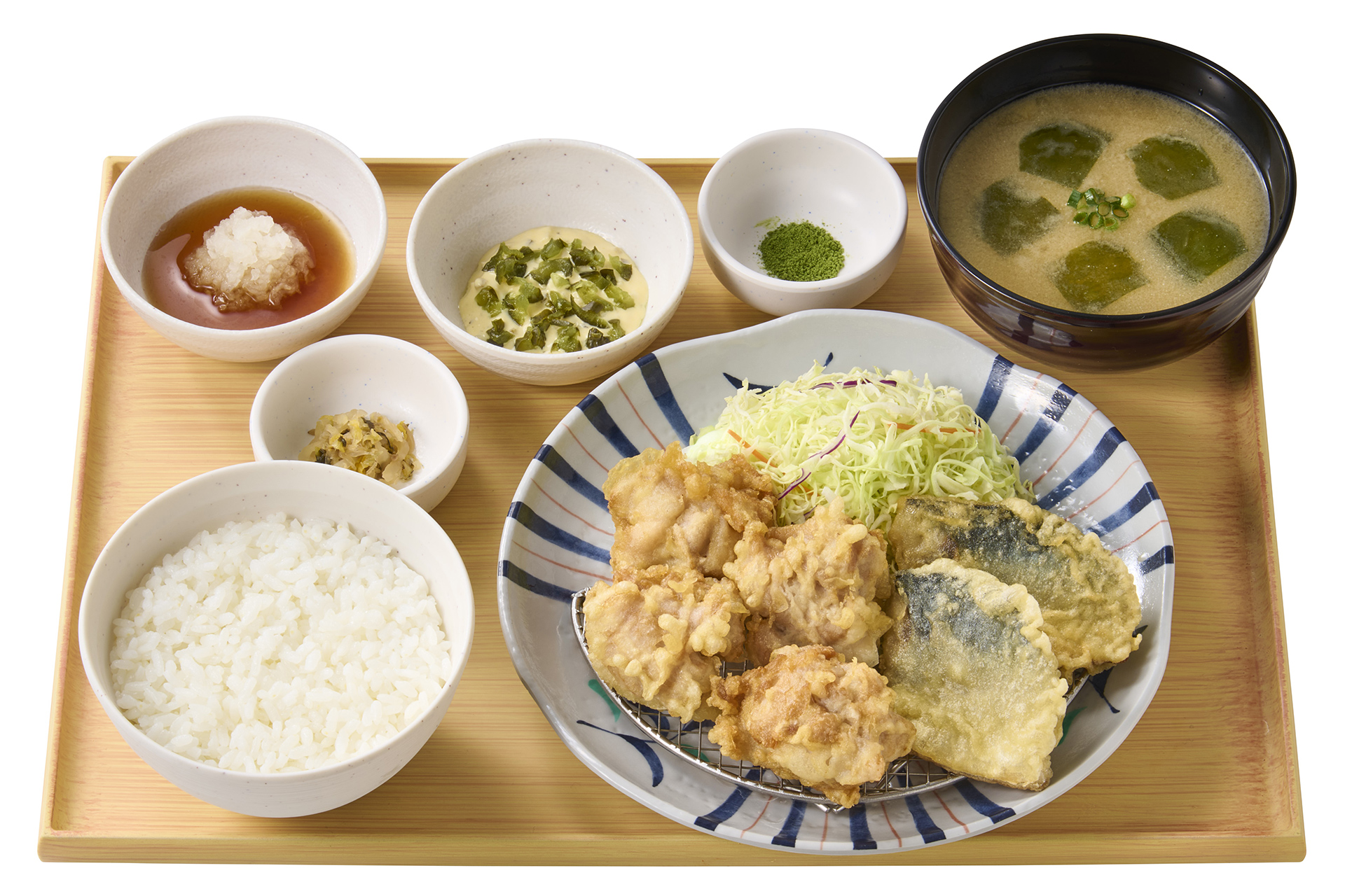 「～徳島県産阿波彩どり使用～鶏とサバの天ぷら定食（とり天4個・サバ天2個）」（1390円）