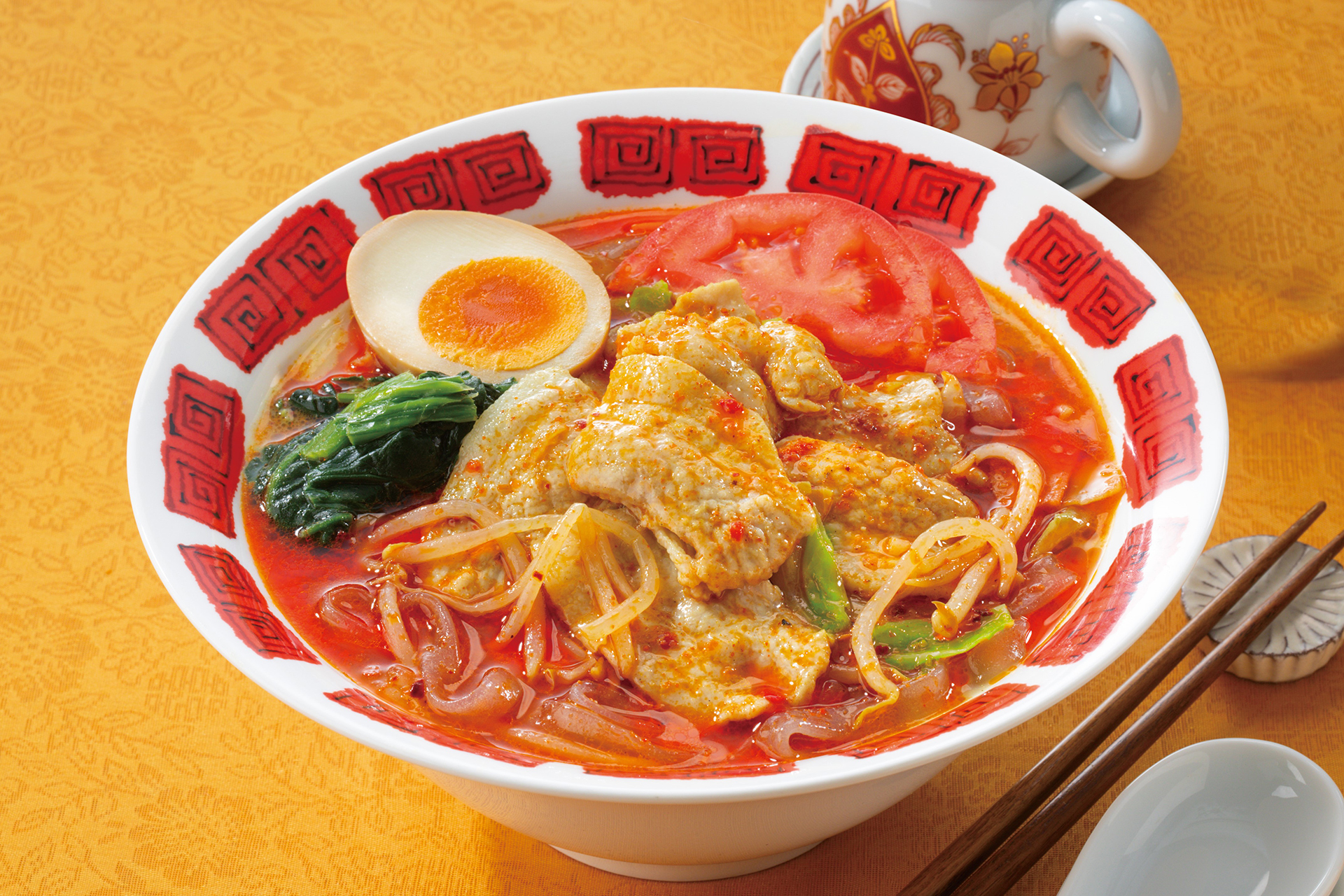 「豚肉もやしのスタミナ麻辣湯」（934円）