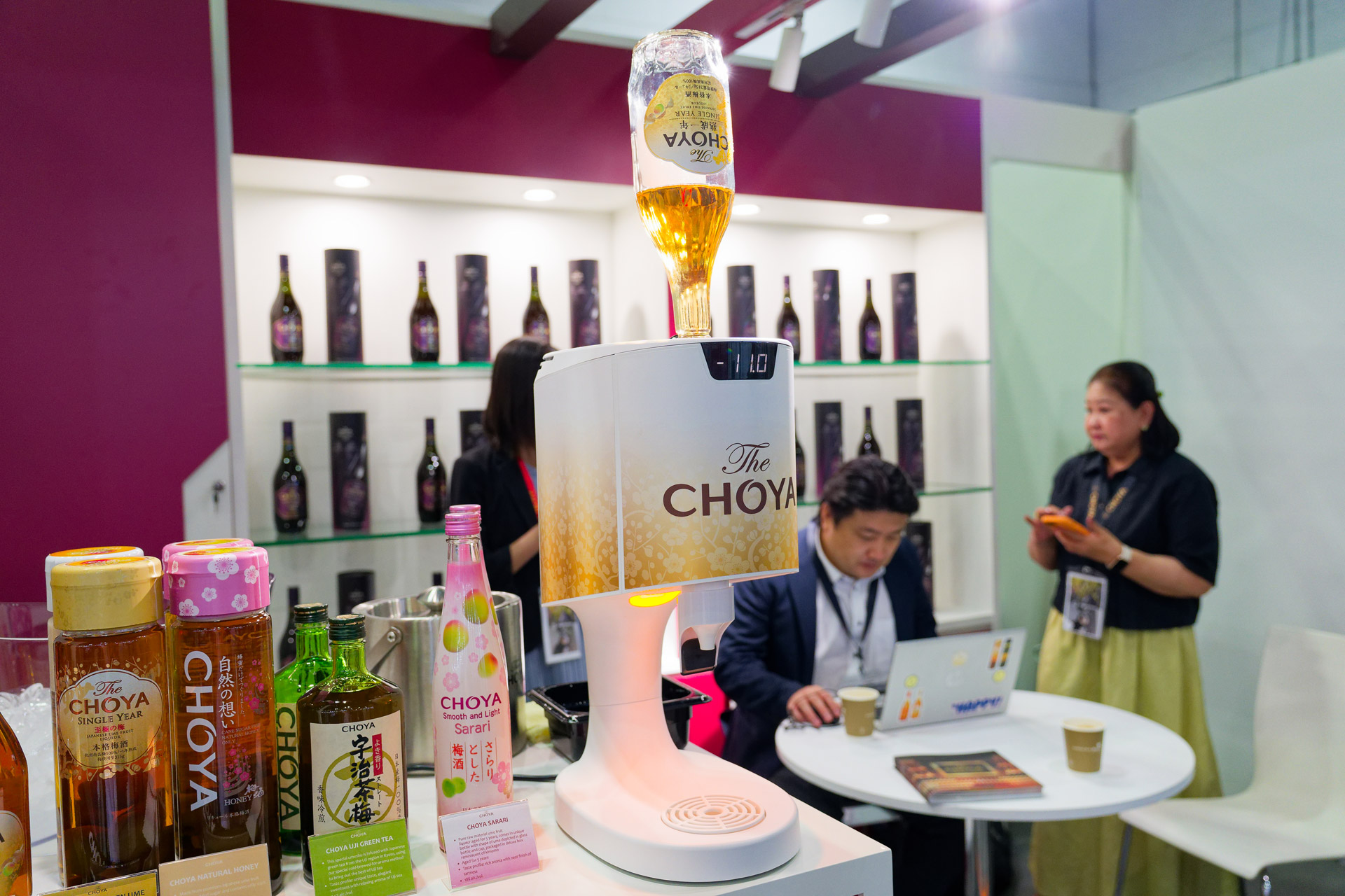 梅酒をマイナス12℃まで冷やせるマシン。ほぼ赤道直下のシンガポールで、この冷たさはうれしい