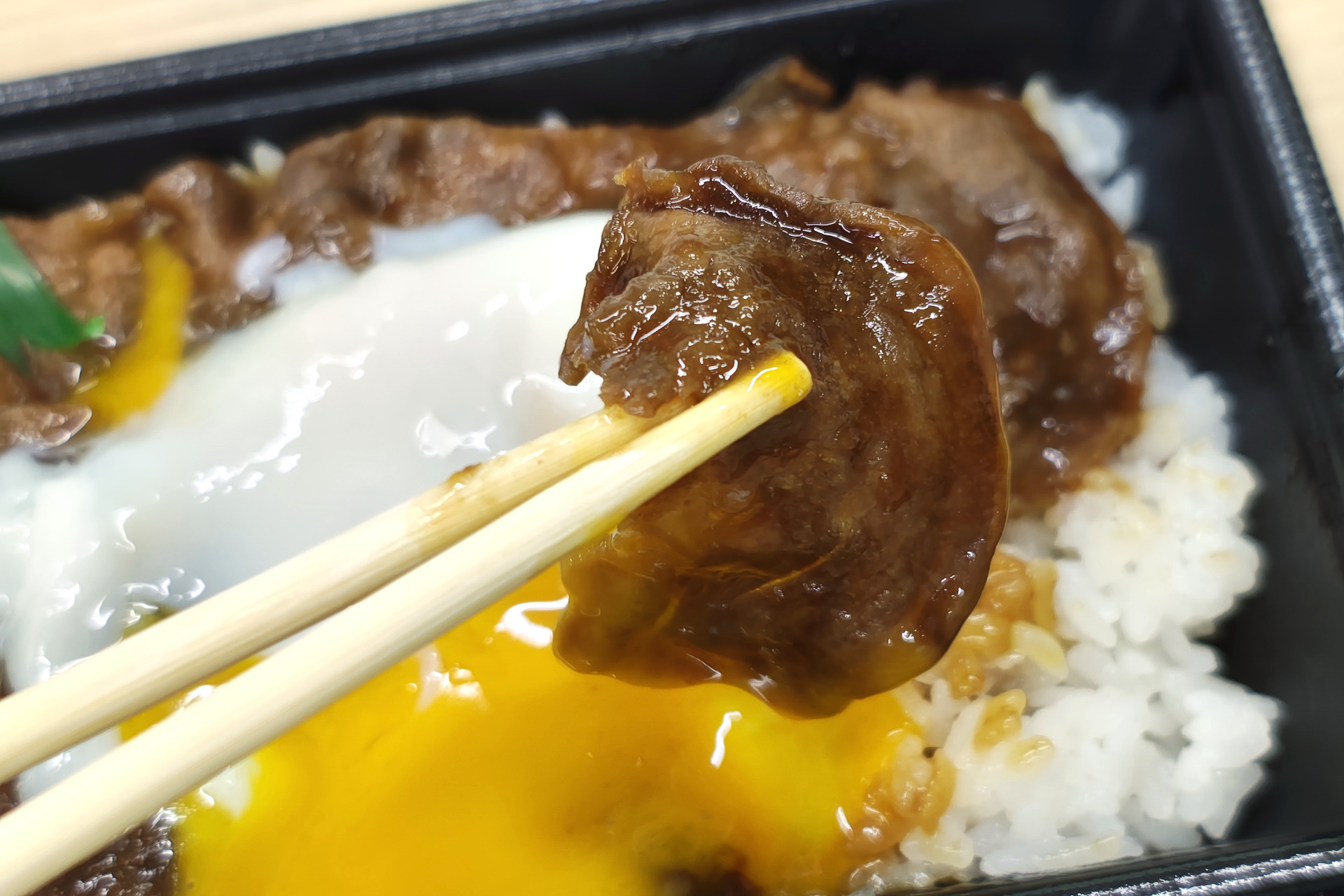 箸で切れるやわらかさと食べ応えのバランスが絶妙