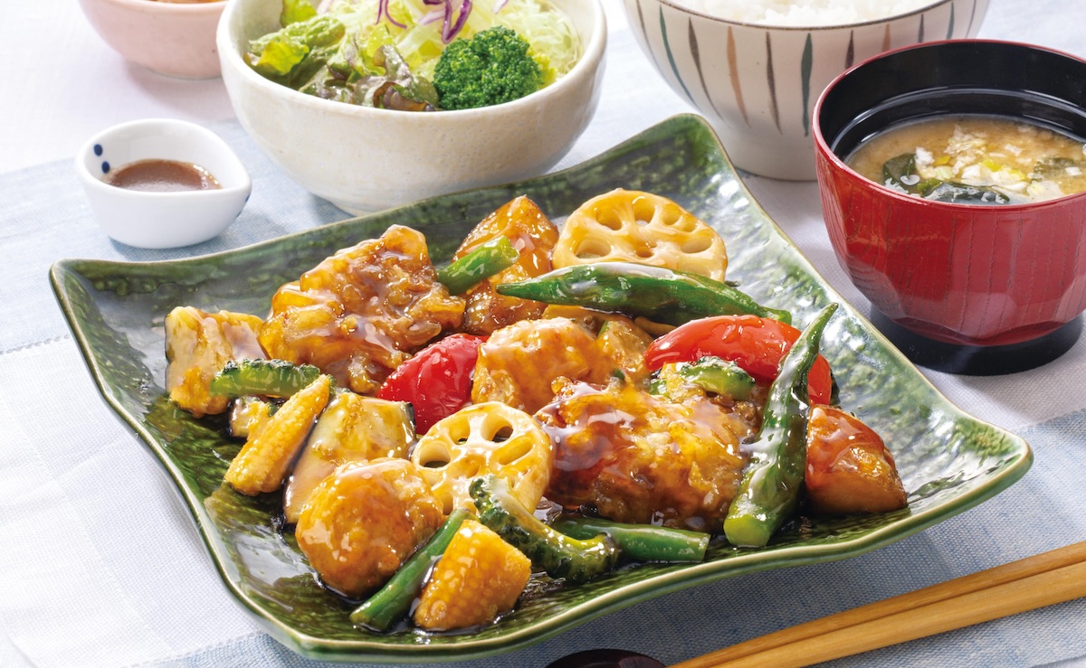 大戸屋「季節の野菜と豚と鶏つくねの黒酢あん」
