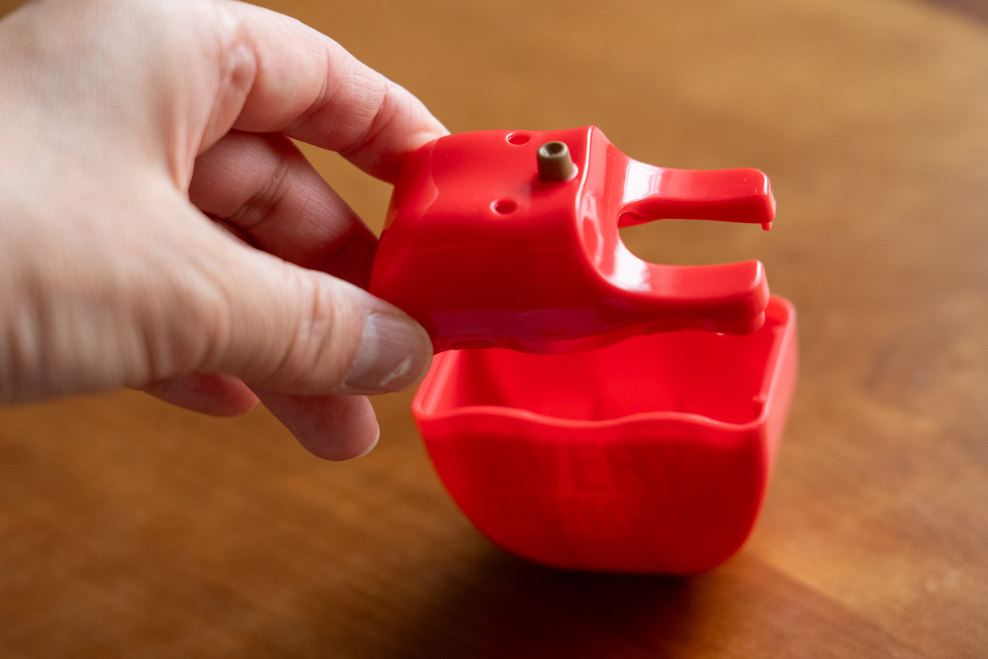 りんごのケースはふたが外れる