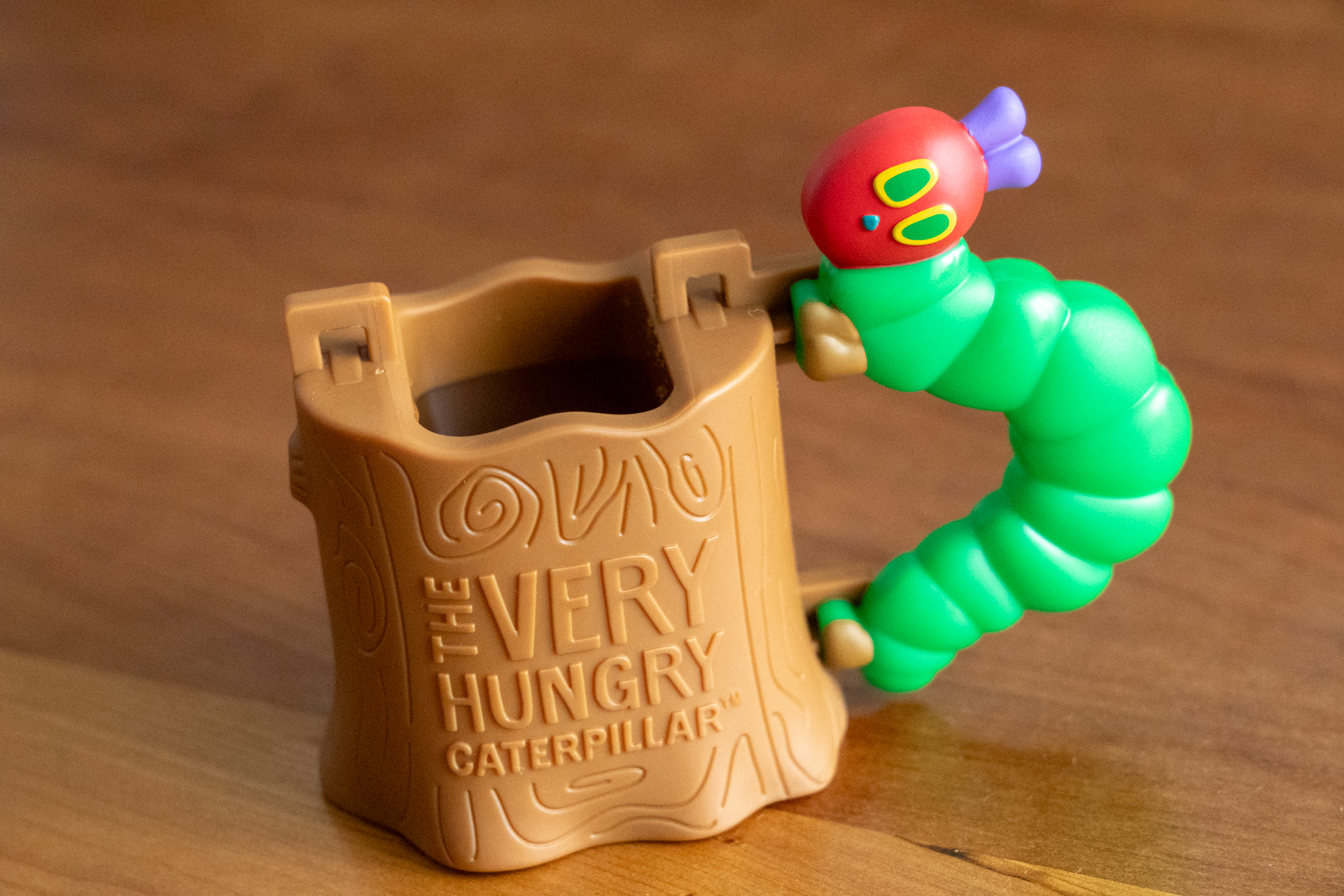 横に取り付けたところ。ちょっと高さが低いがペン立てにもなりそう