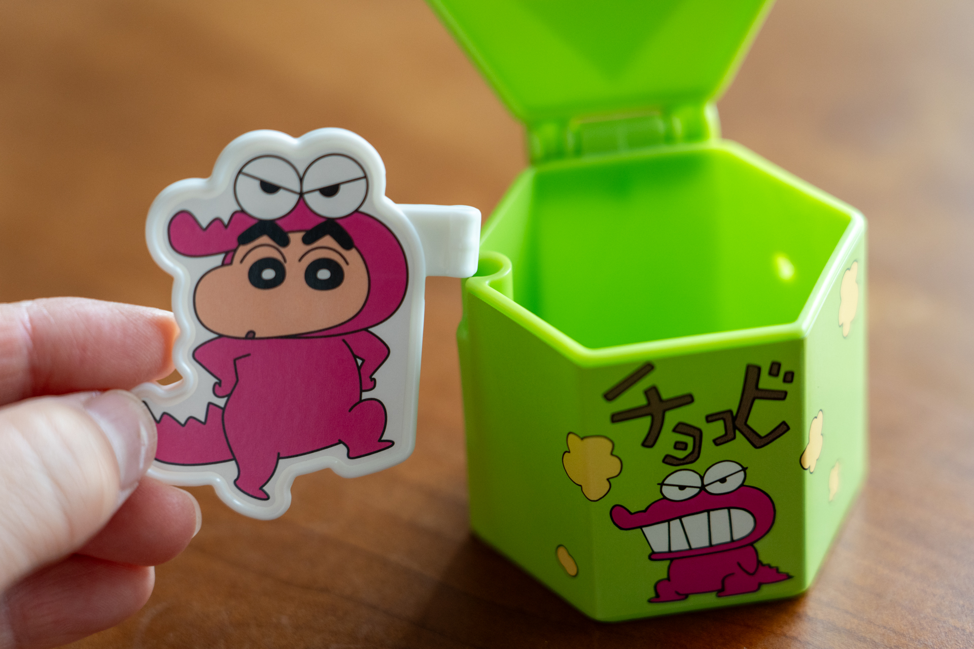 しんちゃんのパネルを取り付ける