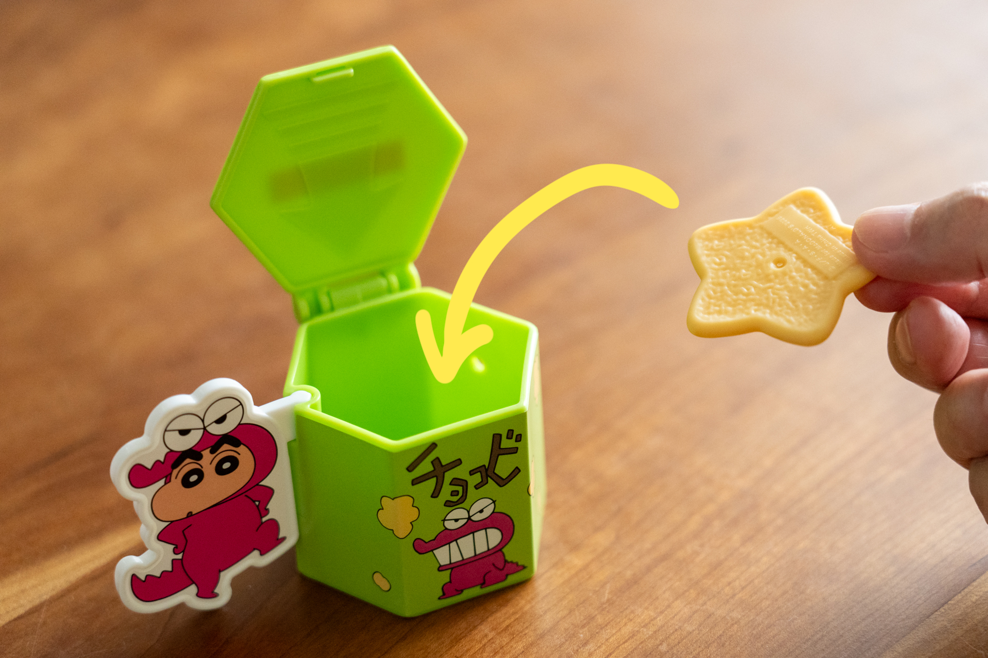 箱の中にチョコビパーツを入れて遊ぶ