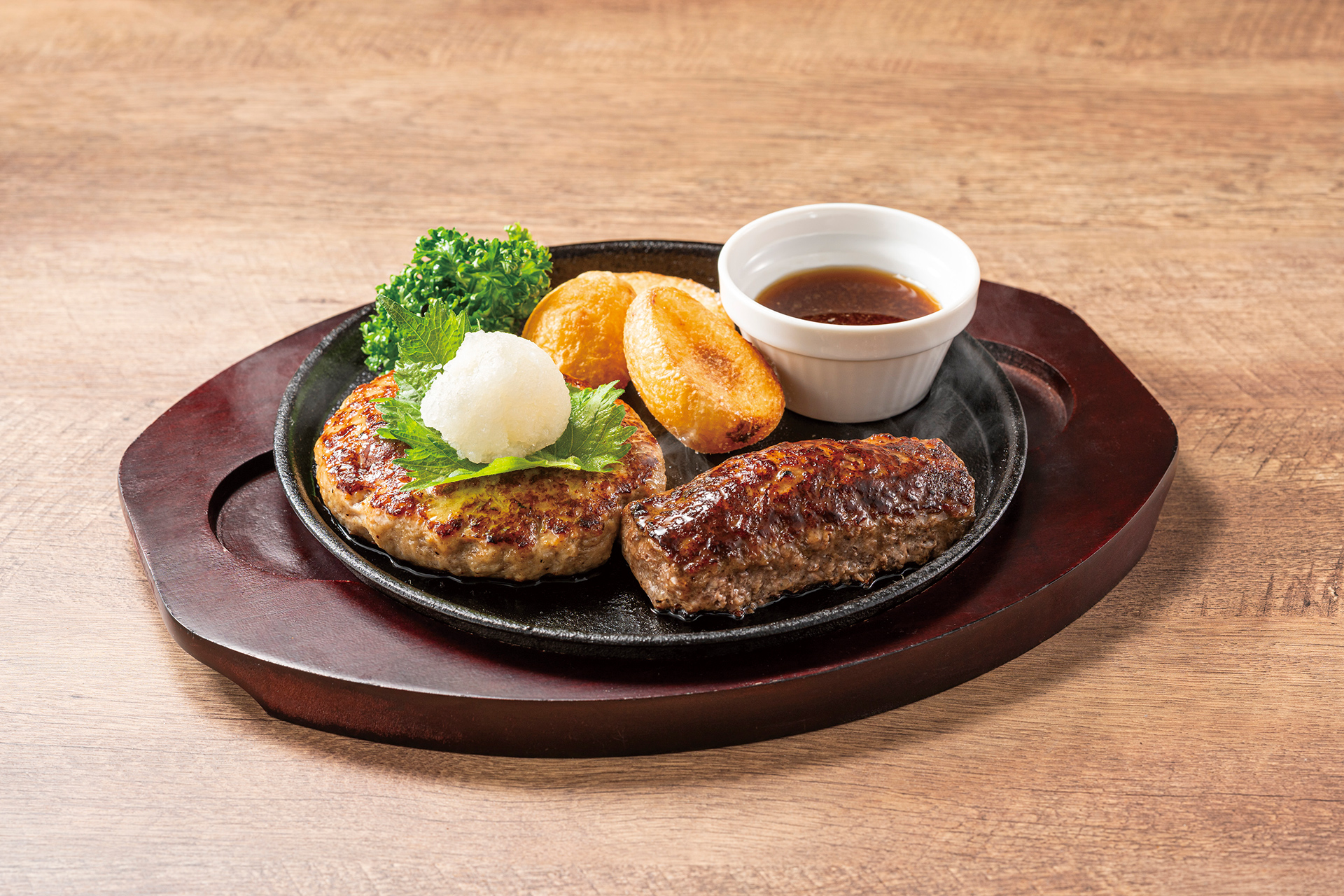 おろしハンバーグ&BEEF ハンバーグステーキ（1551円）