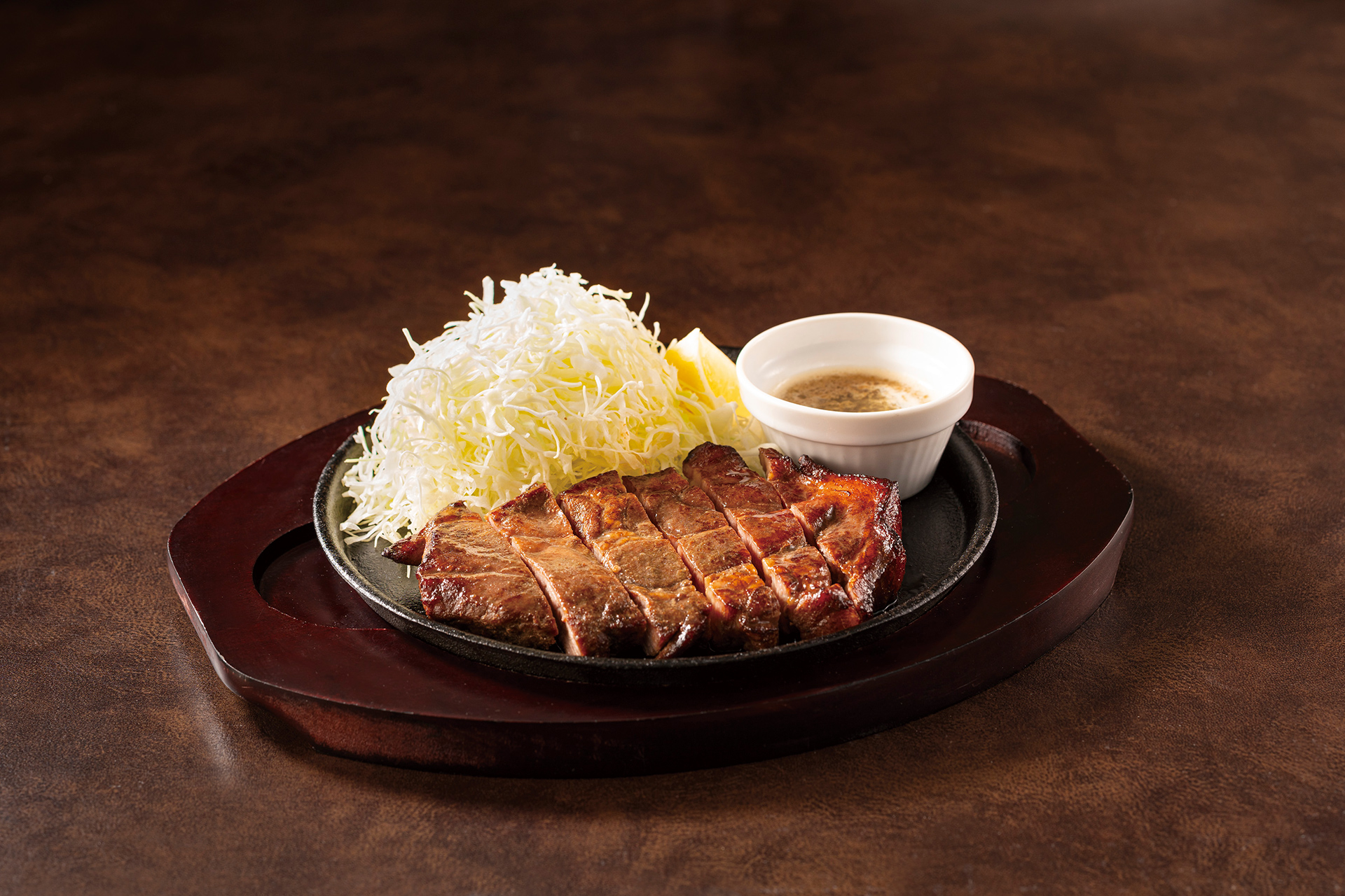 低温調理でしっとり 贅沢カットローストポークステーキ（1859円）