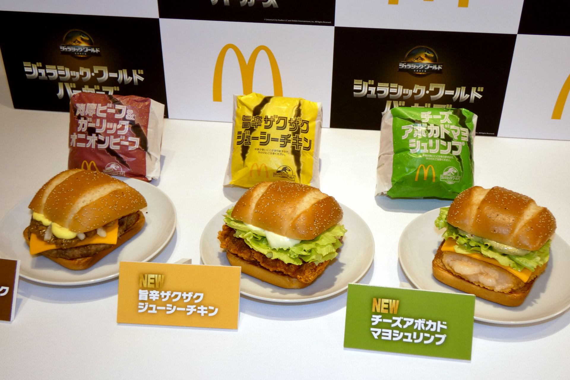 （左から）「肉厚ビーフ＆ガーリックオニオンビーフ」「旨辛ザクザクジューシーチキン」「チーズアボカドマヨシュリンプ」