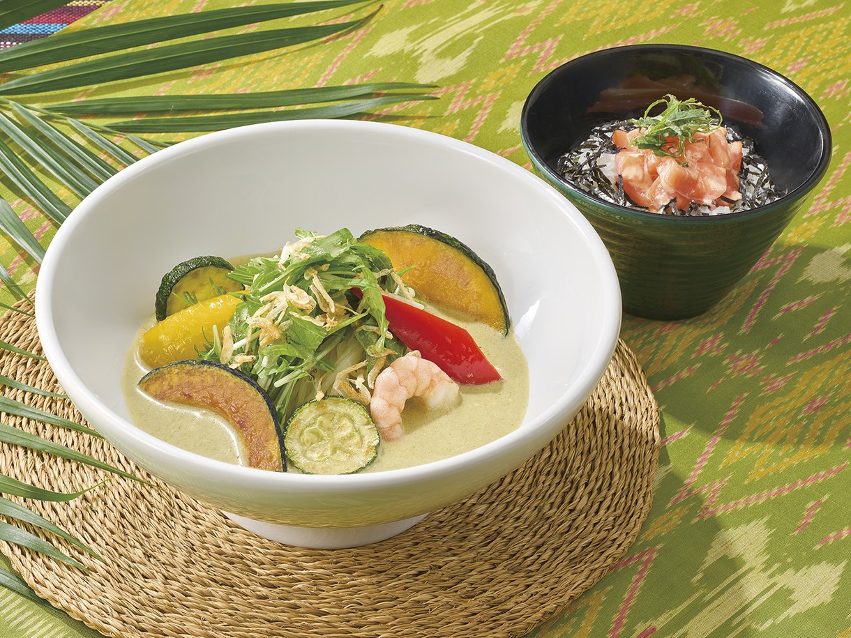 夏野菜のグリーンカレー冷麺