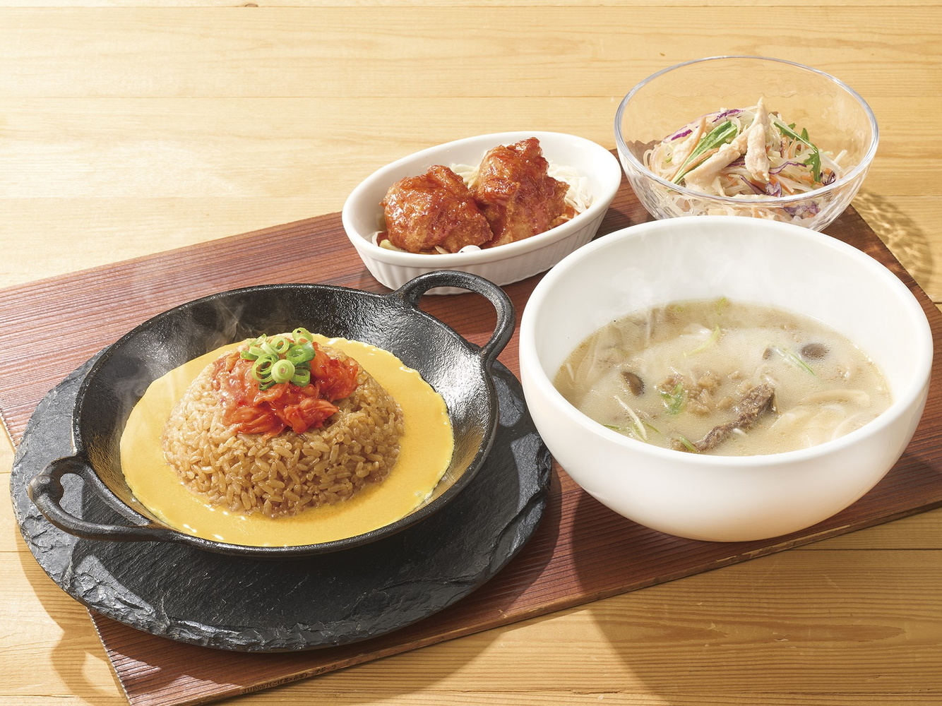 鉄板まぜまぜチャーハンの韓流膳（1539円）