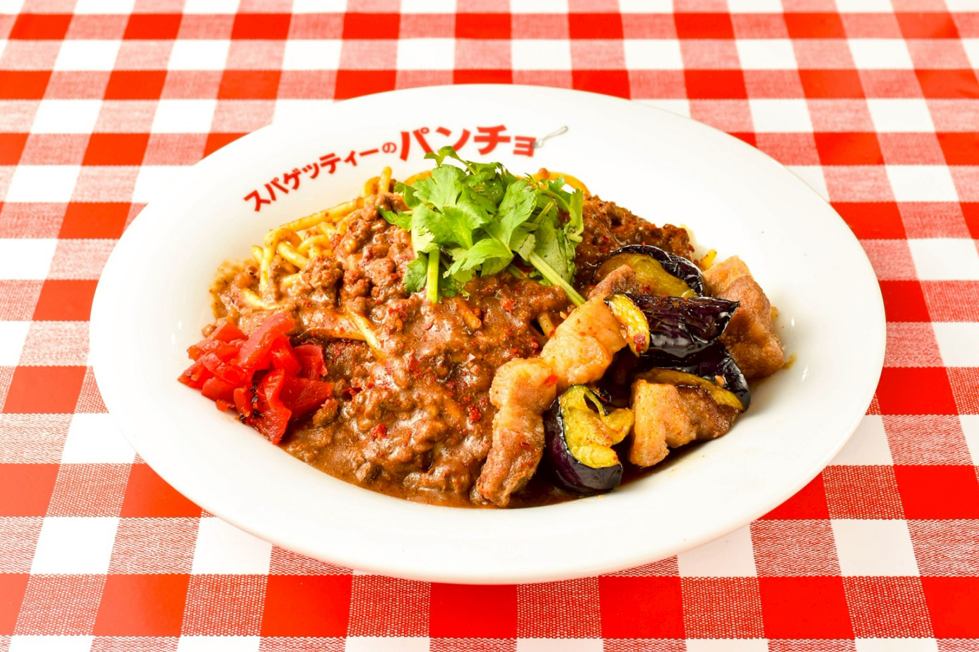 麻婆の“痺れる辛さ”とカレーの“スパイス香る辛さ”が味わえる