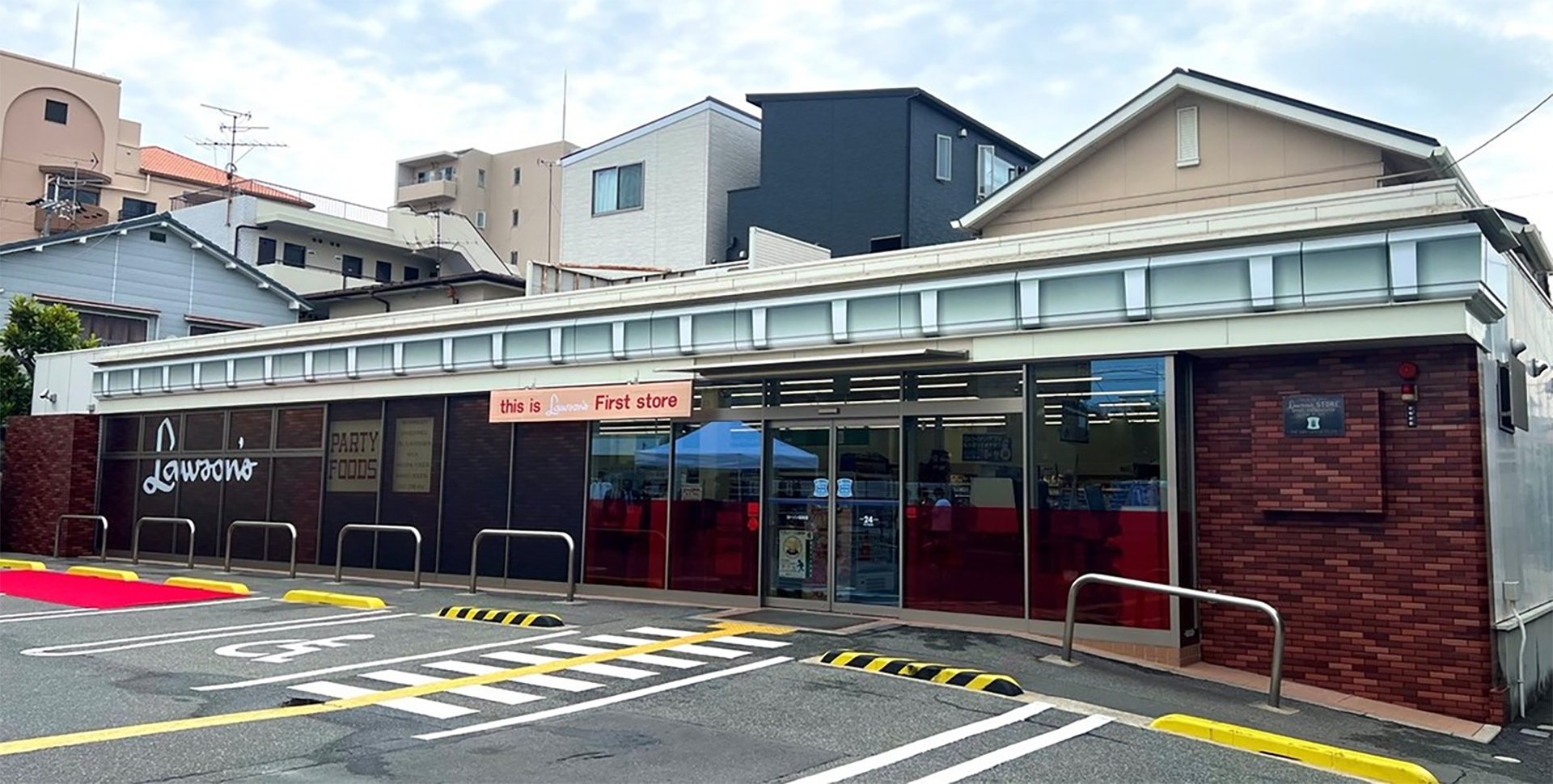 ローソン1号店「桜塚店」を50年前の店舗デザインに