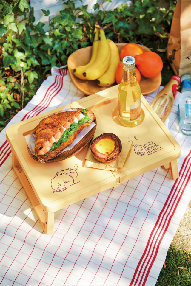 宝島社「ちいかわ」の折りたたみテーブル発売。ピクニックのミニ