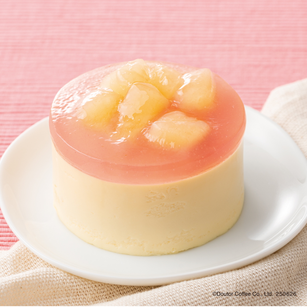 白桃とシャインマスカットのレアチーズ（530円）