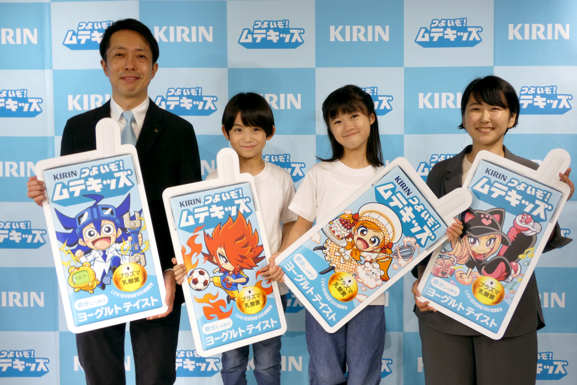 執行役員 マーケティング部長の鈴木郁真氏（左）とマーケティング部 ブランド担当の遠藤楓氏（右）