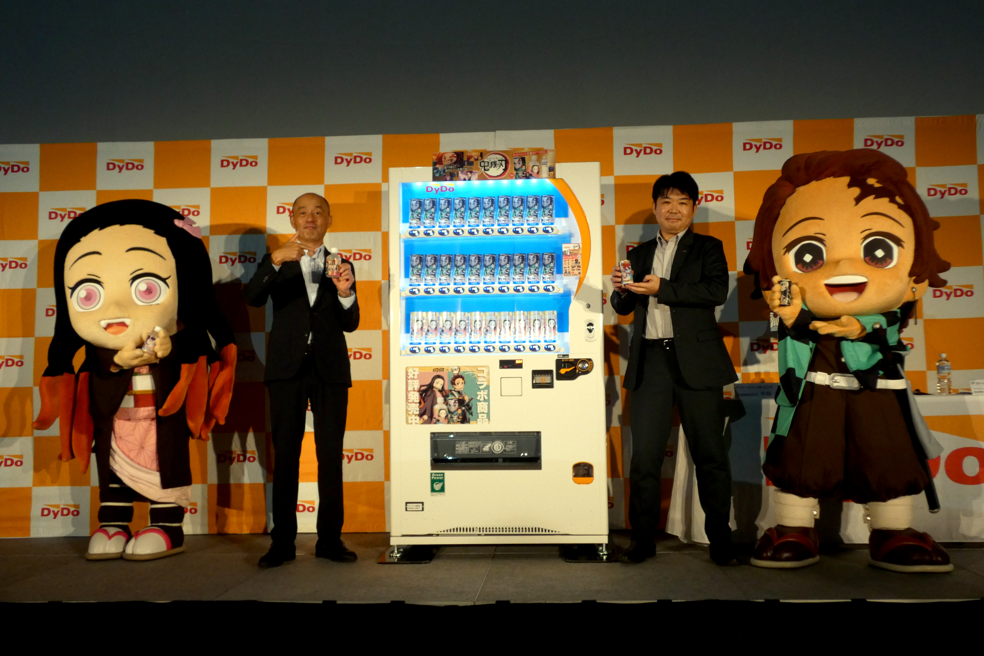 代表取締役社長の中島孝徳氏（左）とマーケティング部 部長の坂本大介氏（右）