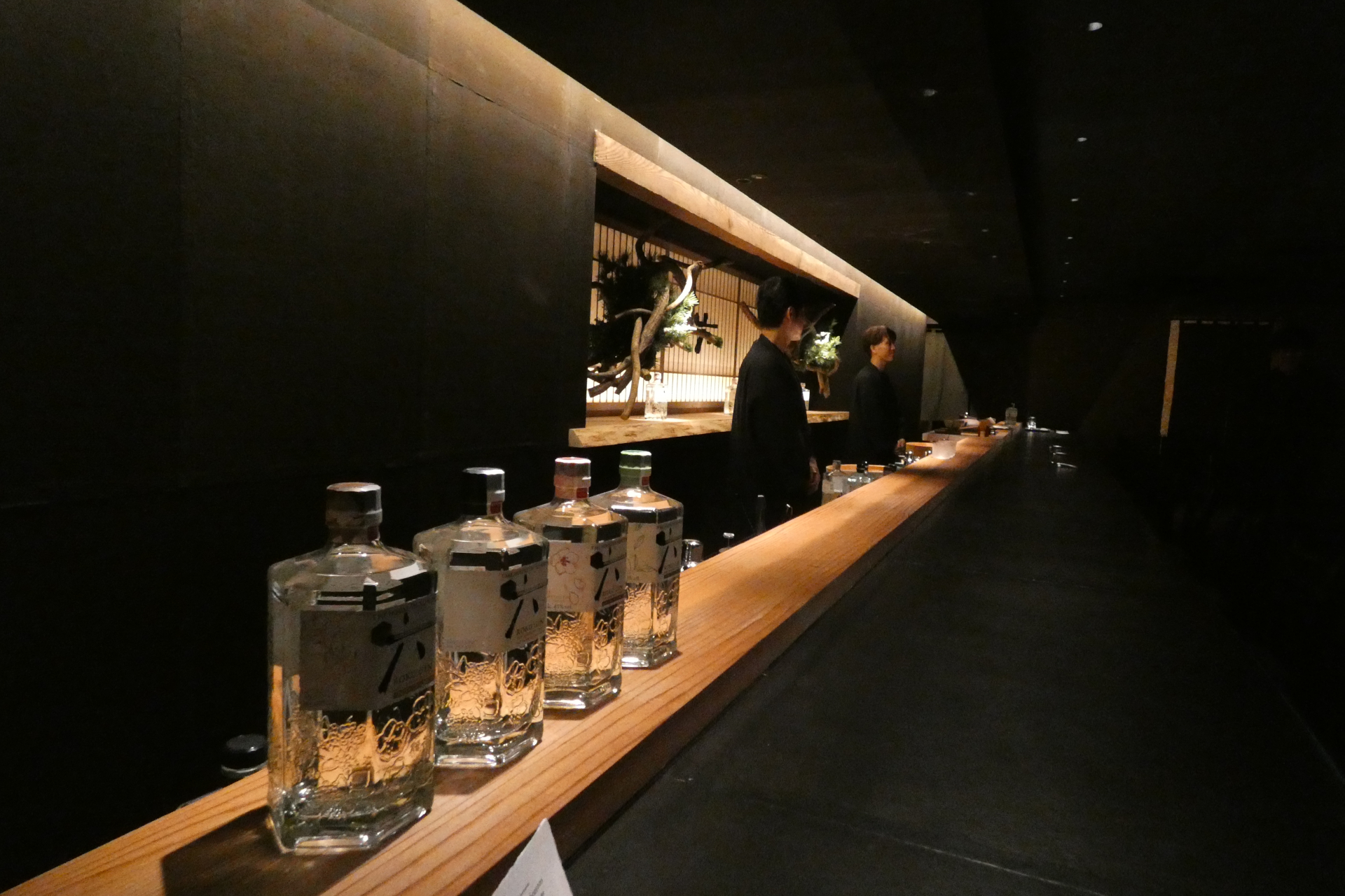 「茶室BAR ROKKAN by ROKU GIN」のバー