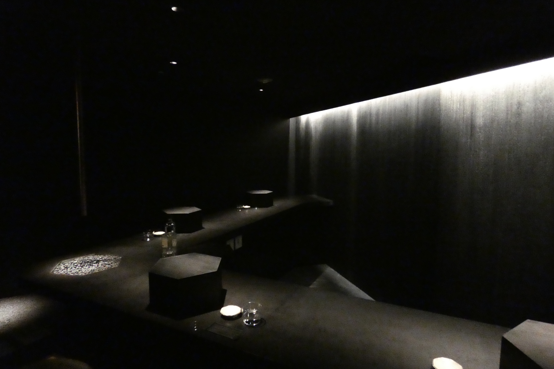 腰掛待合でジンのボタニカルに触れる