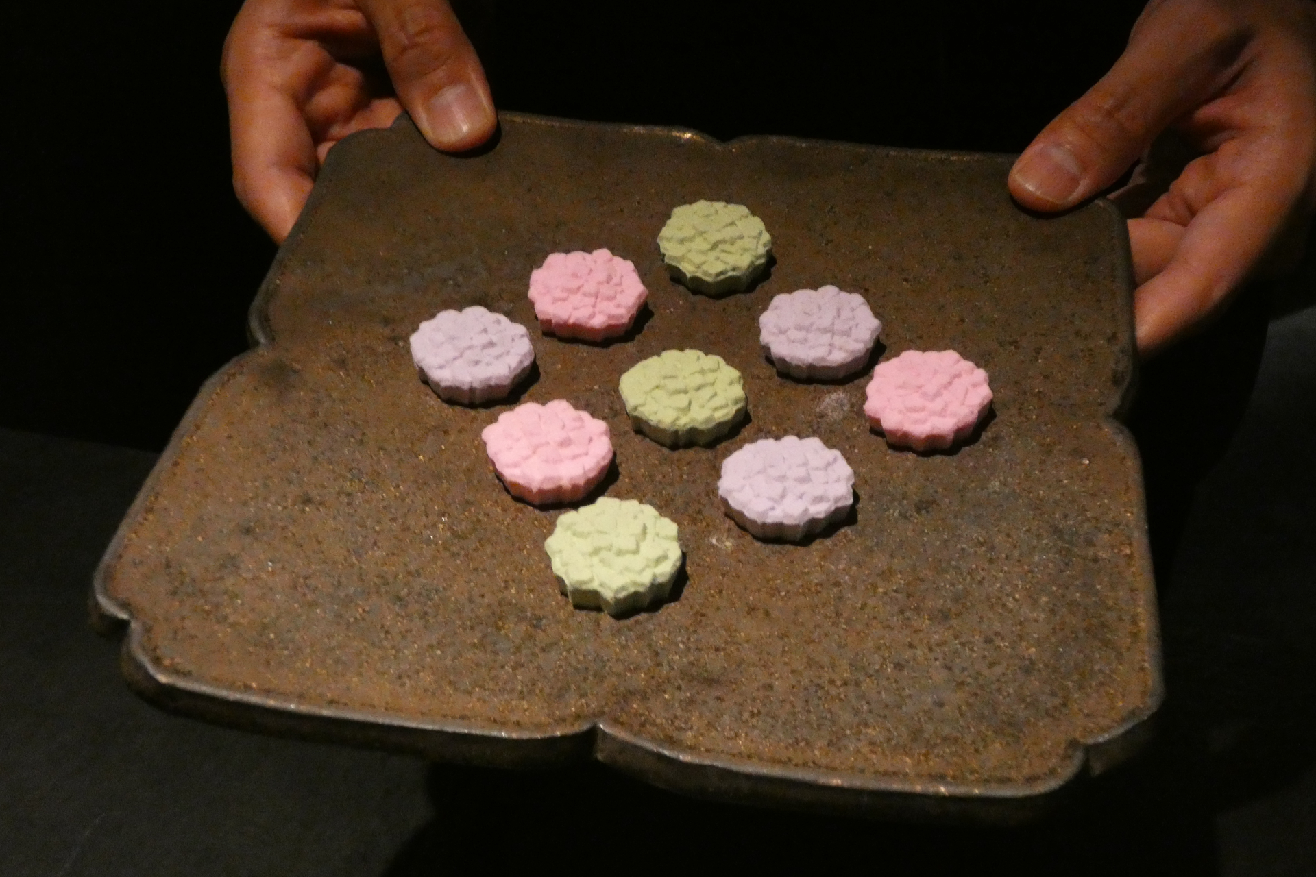 腰掛待合でジンのボタニカルに触れる