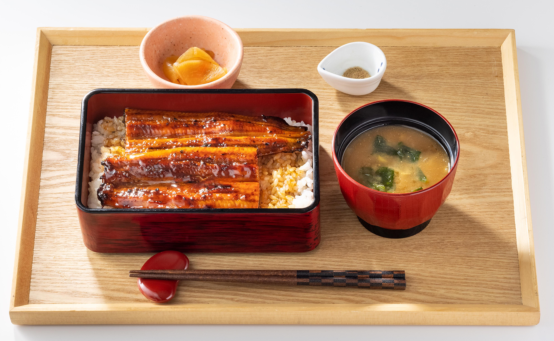 味噌汁と漬物つ付きで2950円