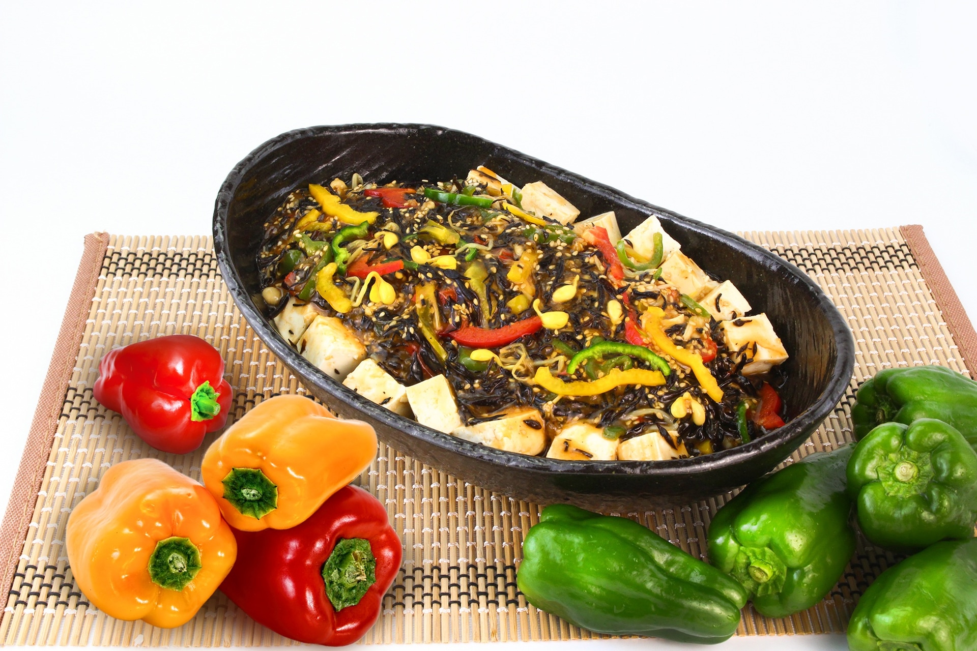 「プルコギ風のたれを絡めた彩り野菜とひじきの豆富」