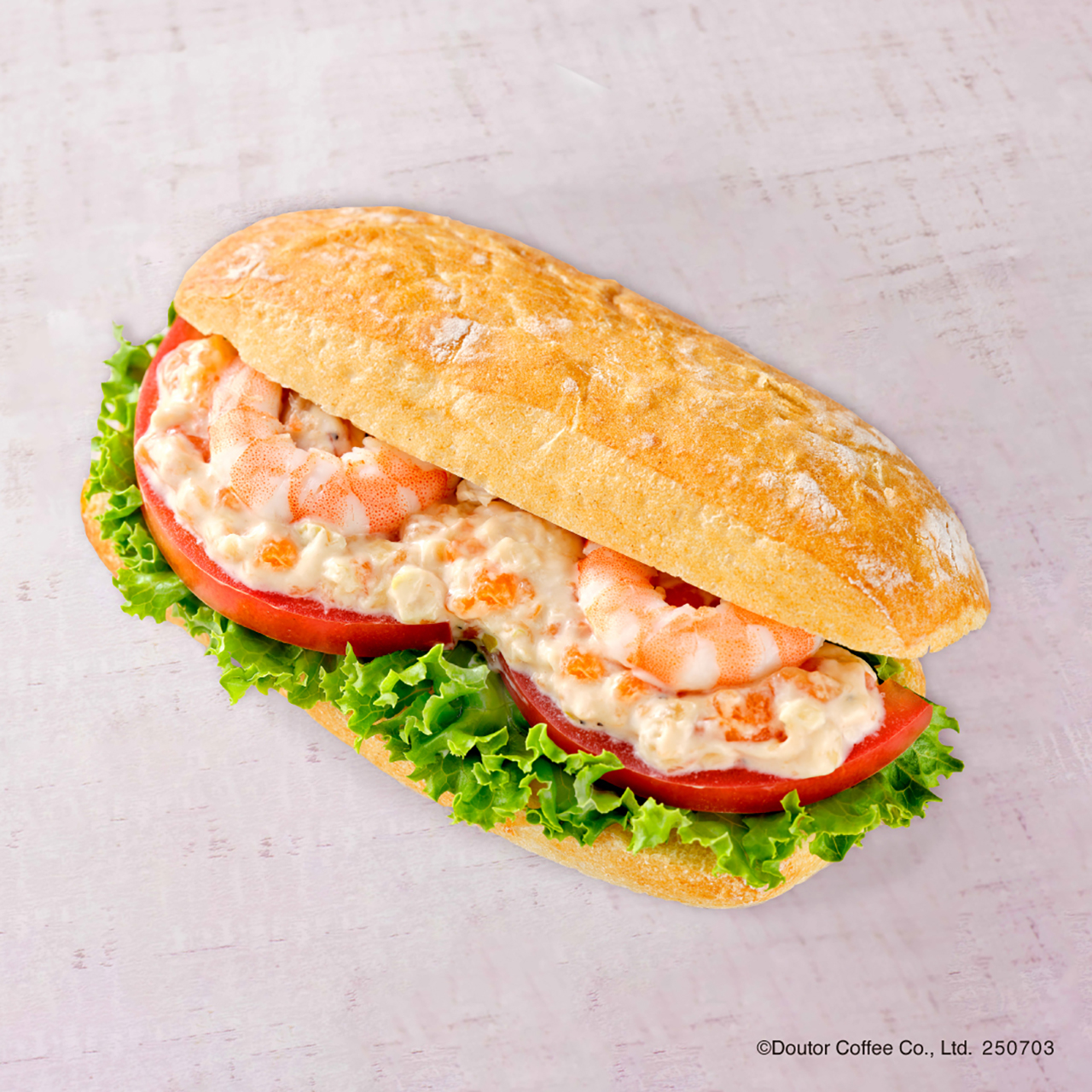 「チャバッタサンド　海老＆サーモンクリームチーズ」（560円）