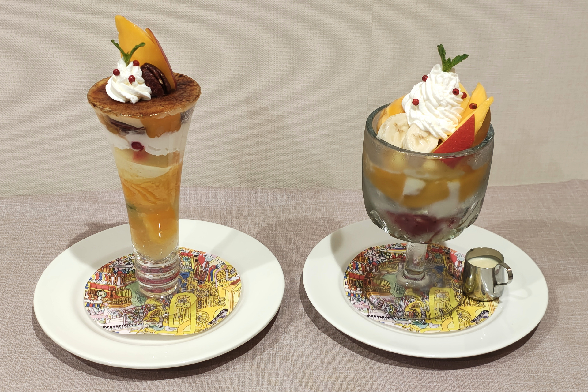 「アップルマンゴーのブリュレパフェ」と「アップルマンゴーのヨーグルトジャーマニー～アングレーズソース添え～」