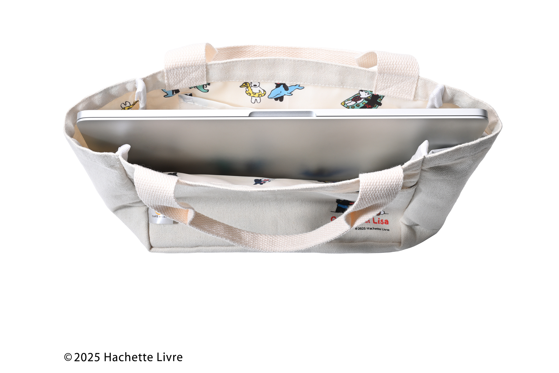 ノートPCも入る大きさ