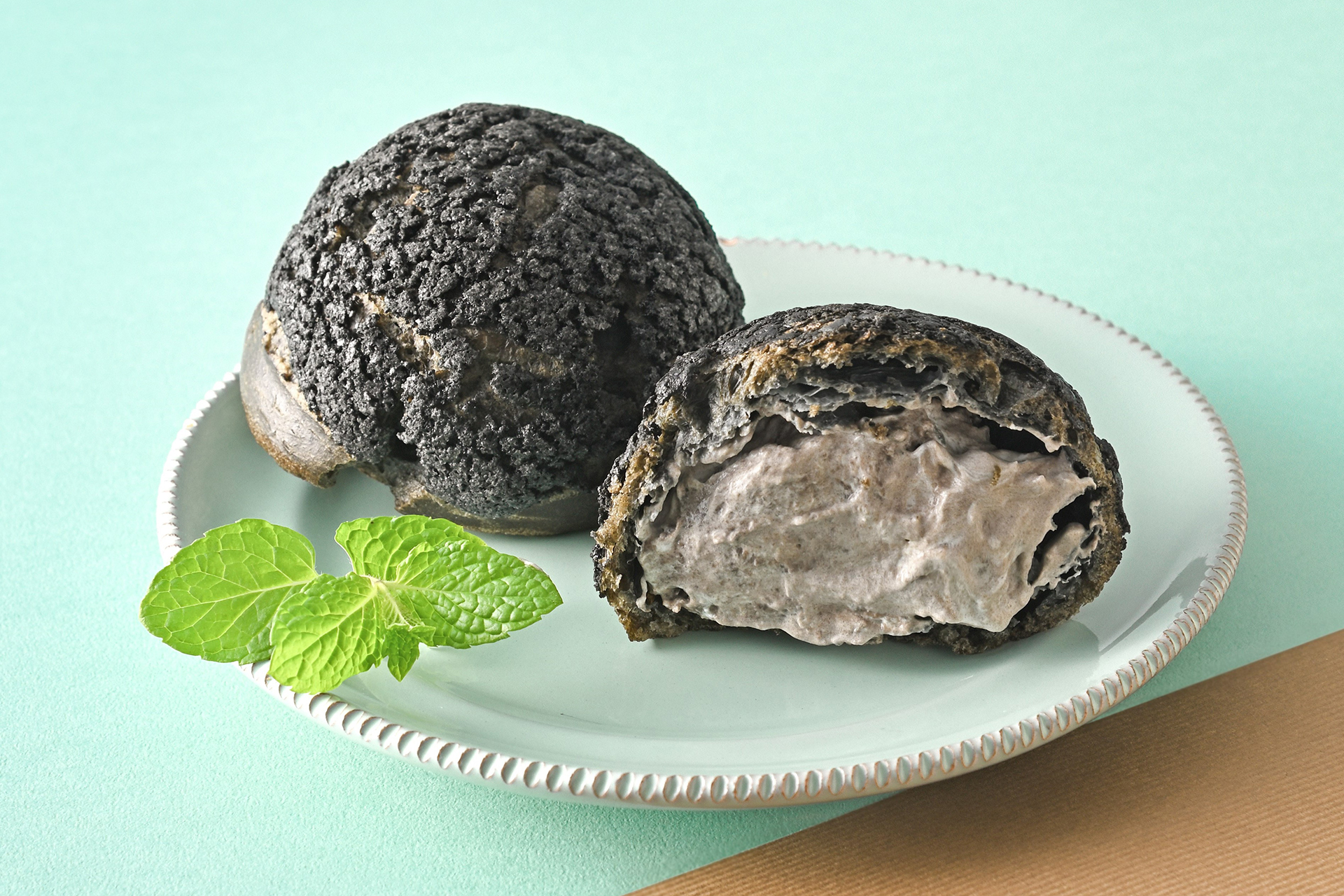 崖淵シュークリームチョコミント（480円）