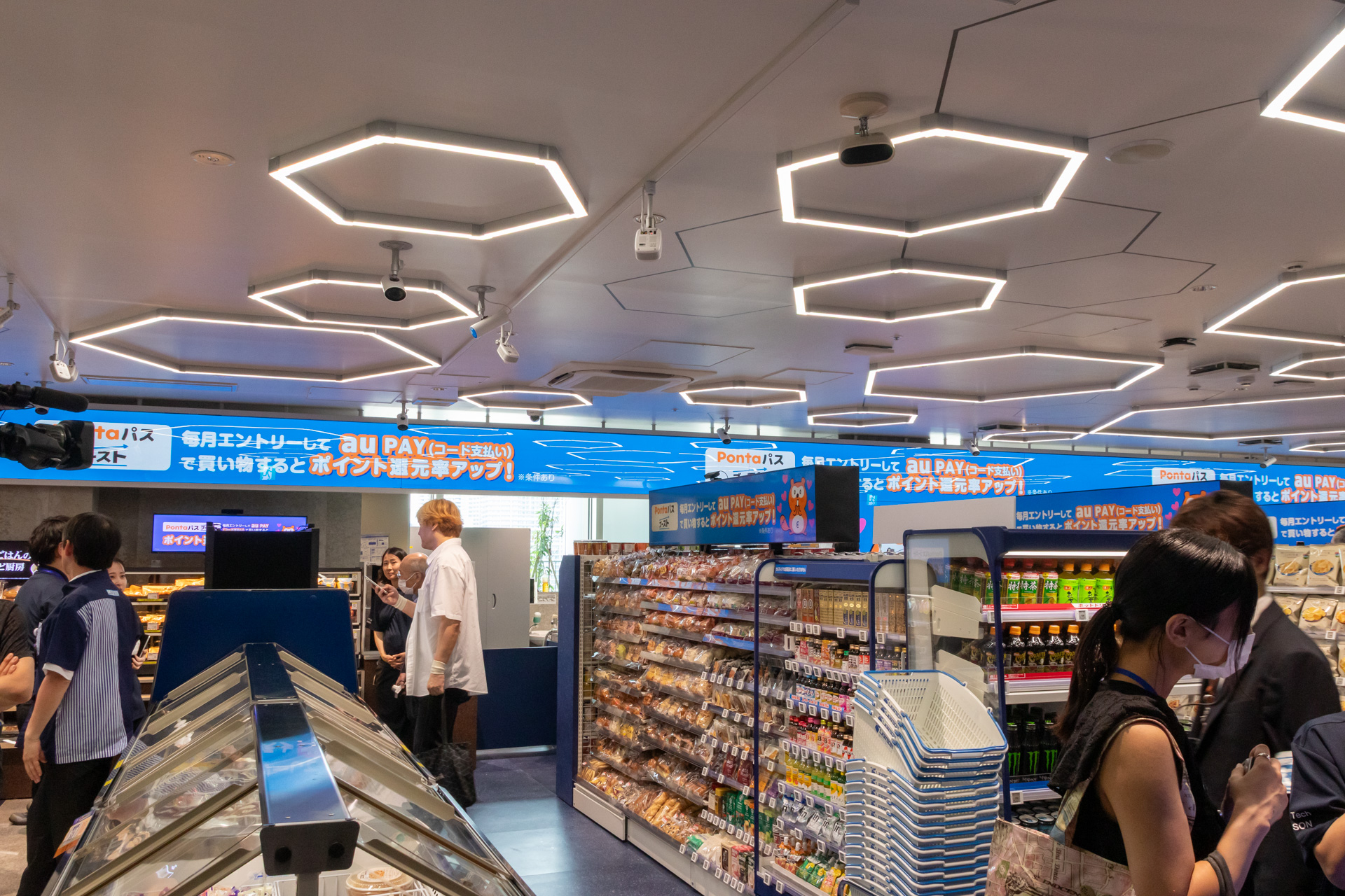 店内中がPontaパスのキャンペーン告知に切り替わったところ