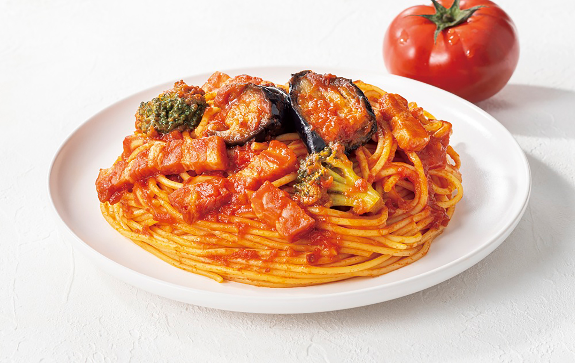 ゴロっと茄子とベーコンの完熟トマトパスタ