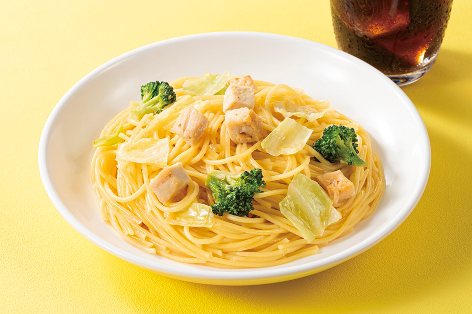 「グリルチキンの瀬戸内レモンパスタ」（930円・販売中）