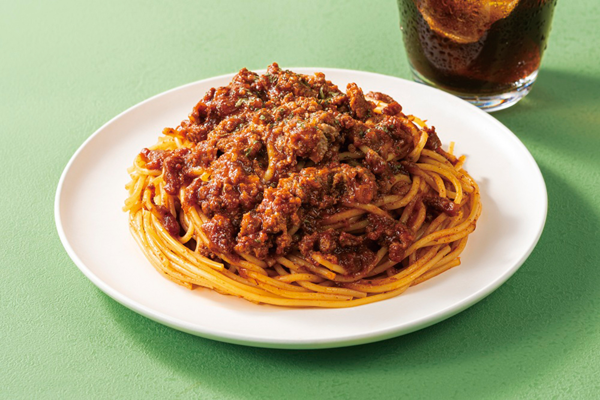 「粗挽きビーフの絶品ボロネーゼ」（930円・販売中）