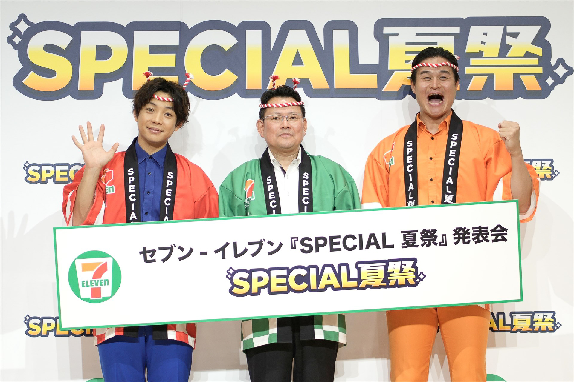 セブン-イレブン「SPECIAL 夏祭」発表会に、お笑いコンビ「ティモンディ」の前田裕太さんと高岸宏行さんが招かれた