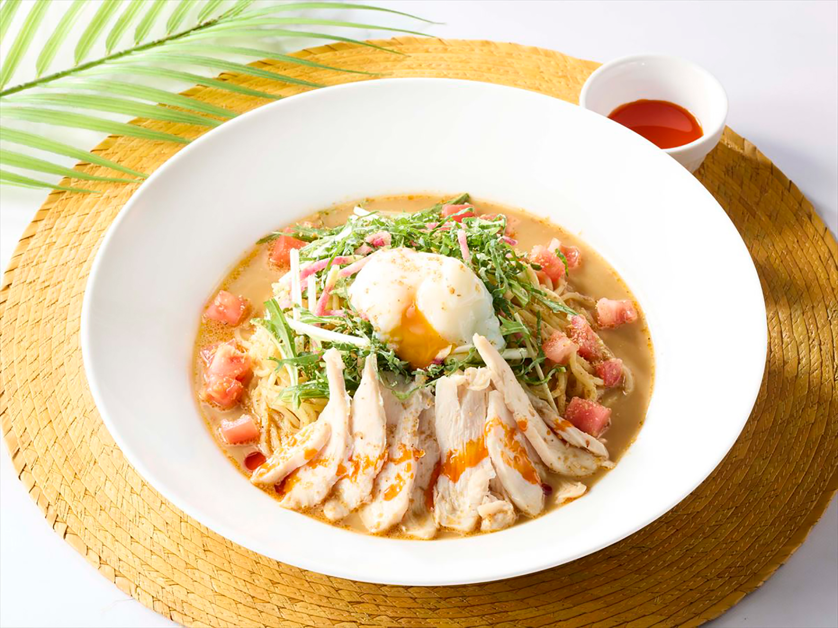 やわらか蒸し鶏のごまだれ冷やし麺（1090円）