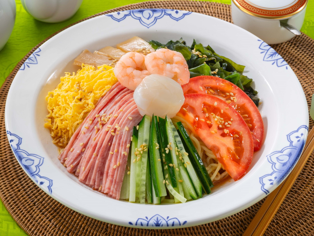 「海鮮五目冷やし中華」（989円）