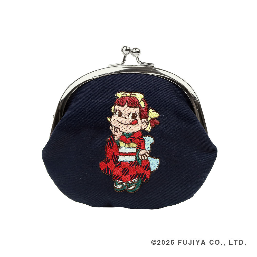 「ペコちゃん刺繍がま口立ち姿ネイビー」（2860円）