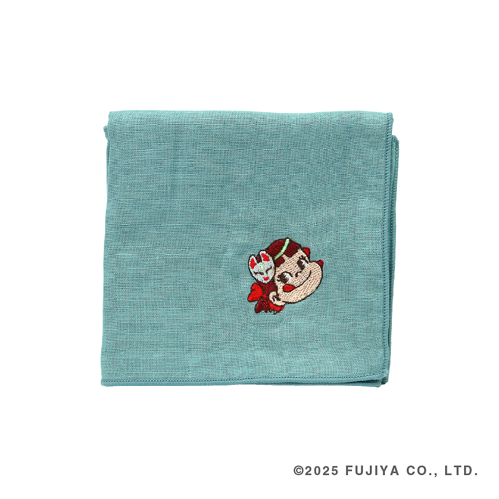 「ペコちゃん刺繍ハンカチブルー」（990円）