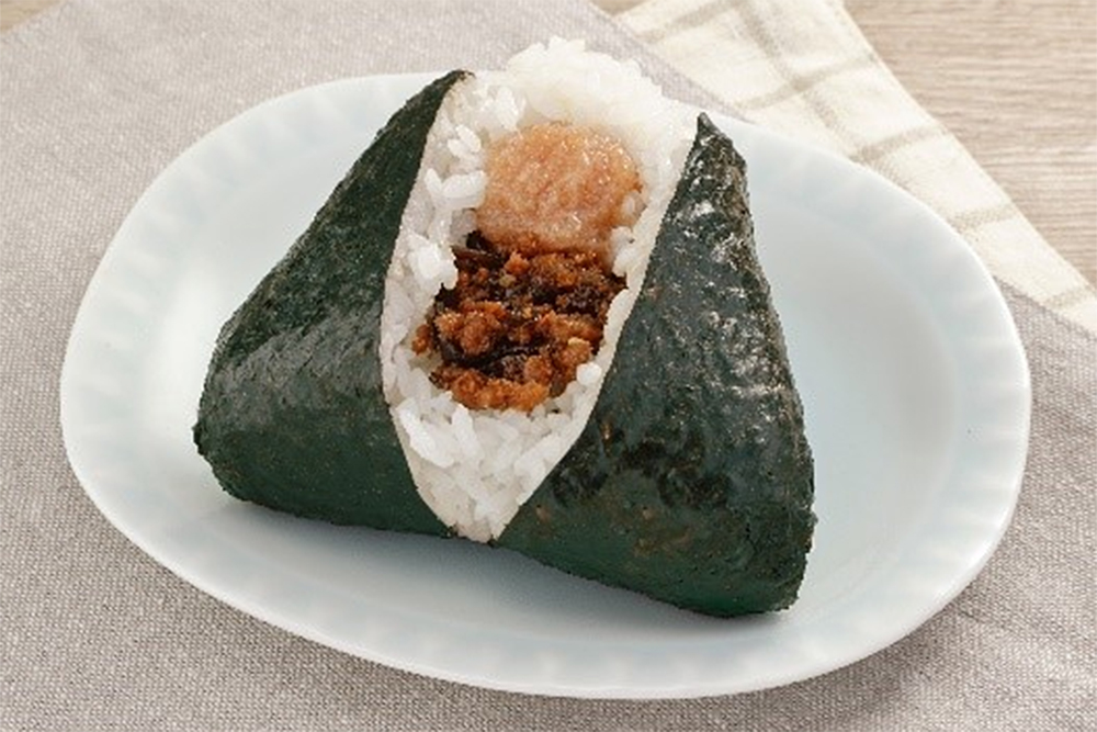 ローソン「空港限定おにぎり（たらこ・鮭・昆布）」（324円）