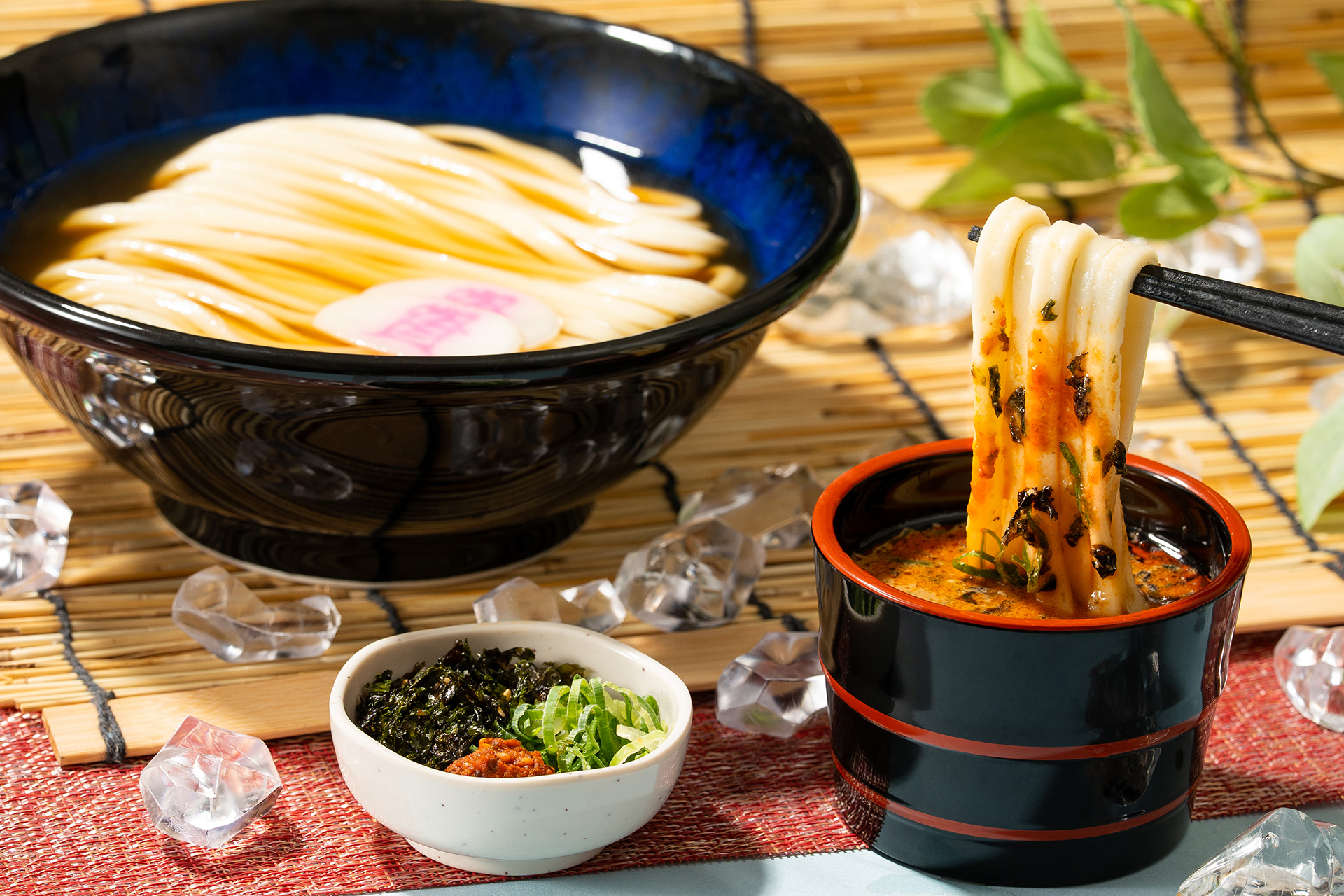 ちょい辛胡麻つけうどん（700円～）