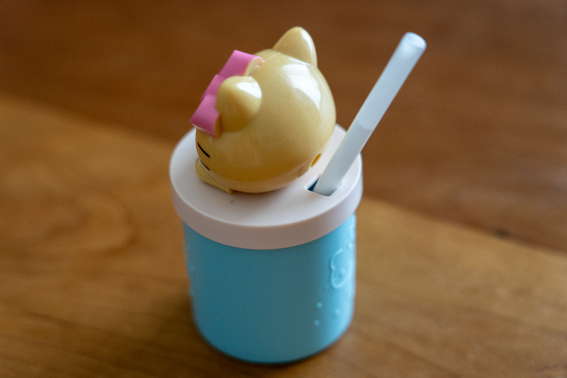 ストロー用の穴もついている