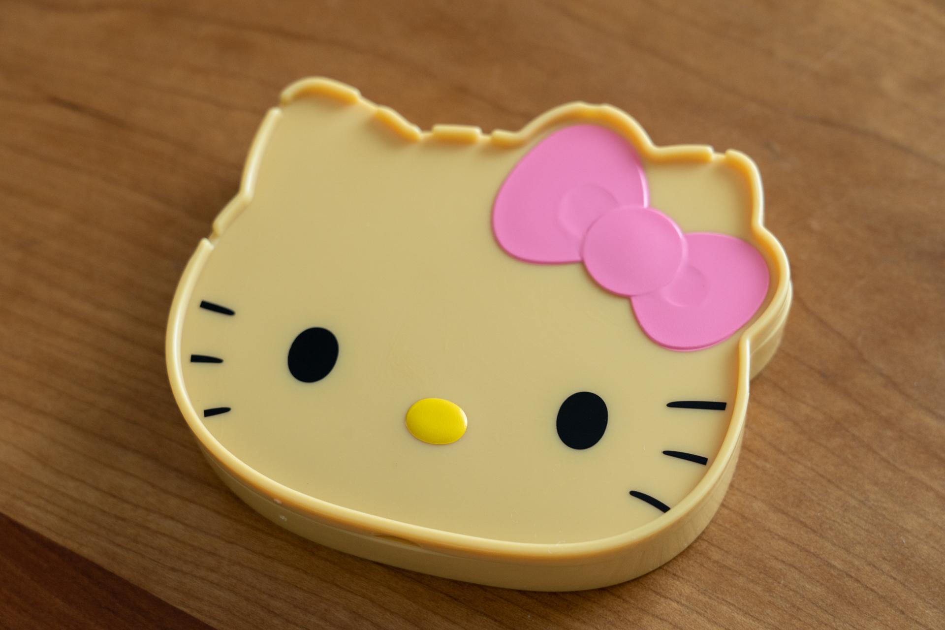 アクセサリー入れにもよさそうな浅めのトレー